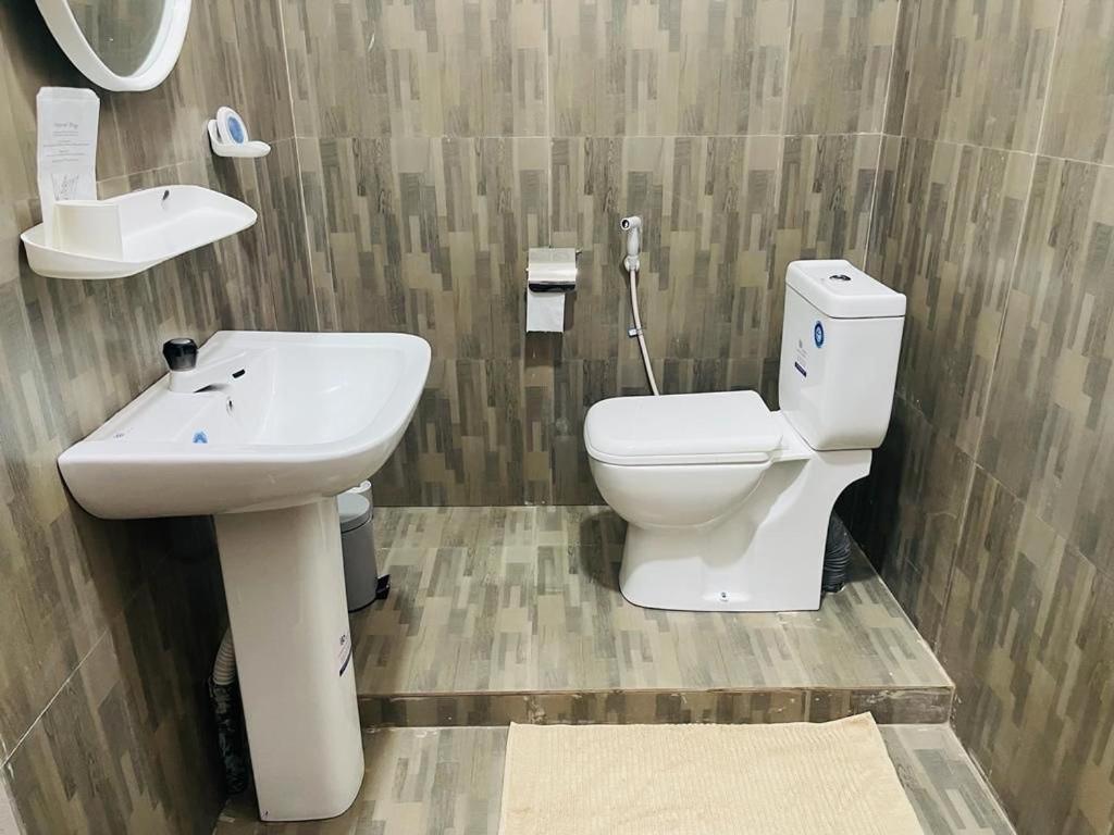 Ratnam Hotel جافنا المظهر الخارجي الصورة